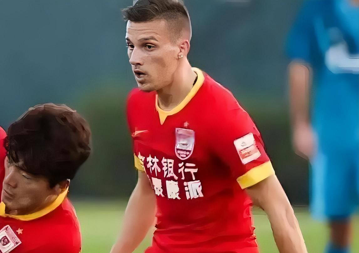 意外！奥尔西奇在欧冠狂轰拜仁，韩鹏亲赴欧洲争取MVP前腰转会鲁能